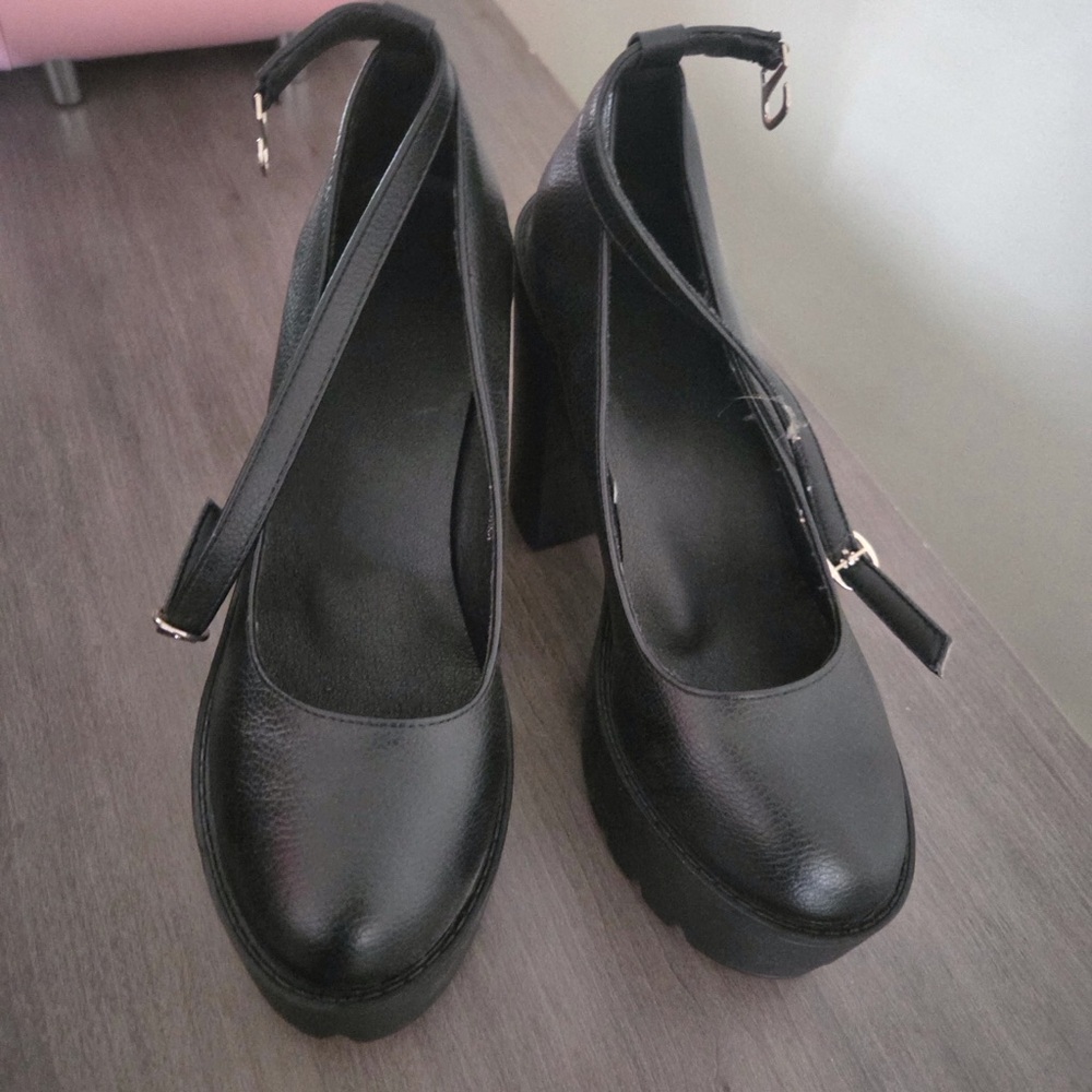 SHEIN Black Platform Shoes with Ankle Strap